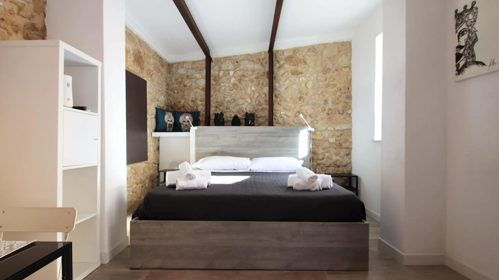 Elite Room Noto 0*,  Italy